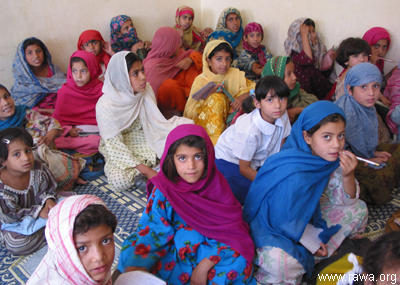 donne afganistan-RAWA school
